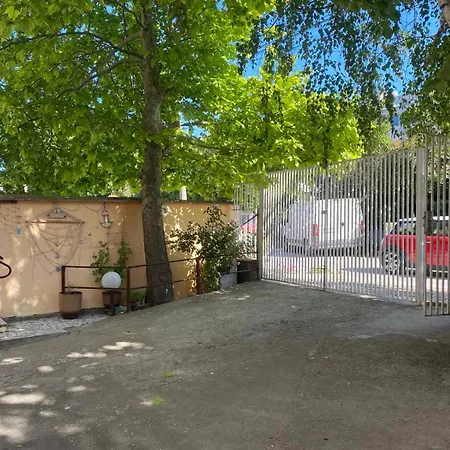 Family Yulian ホテル クラネヴォ