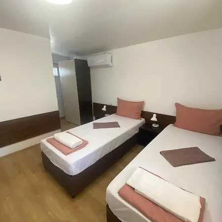 Family Yulian Hotel Kranewo